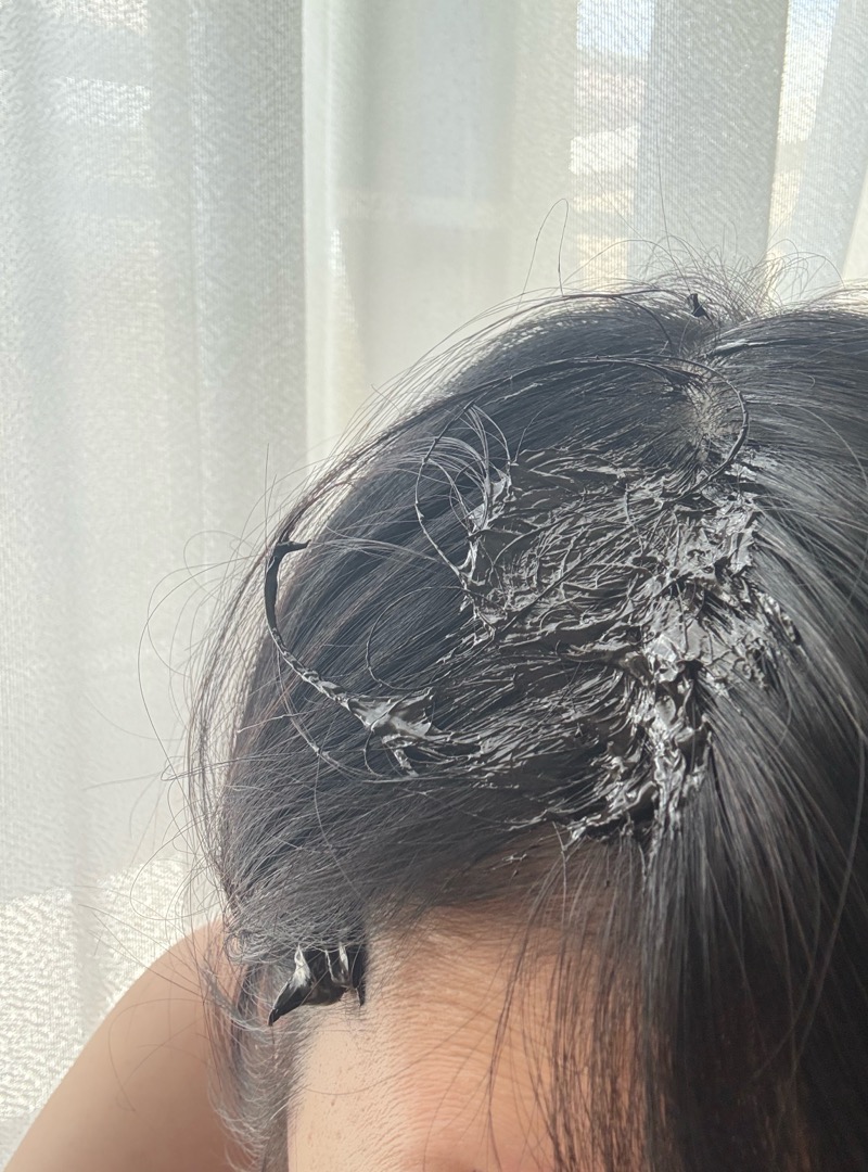 分け目にルプルプを塗り広げた状態
